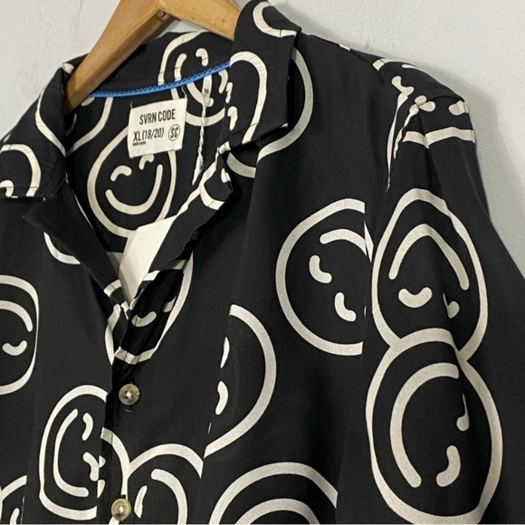 SVRN CODE Smiles Short Sleeve Button Shirt Black - Picture 2 of 7